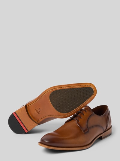 Produktfoto, Derby aus Leder Modell 'NOBEL' von Lloyd in Braun, spitz zulaufend, Glattleder, Schnürung, glatte Sohle, Absatzhöhe 3 cm, Schafthöhe 7 cm, Schaftweite 6 cm.