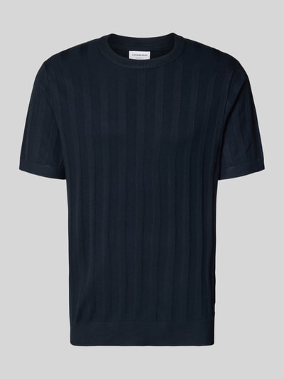 Produktfoto, Strickshirt aus Viskose-Mix mit Rundhalsausschnitt von Lindbergh in Dunkelblau, Regular Fit, Ripp-Optik, glatte Textur.