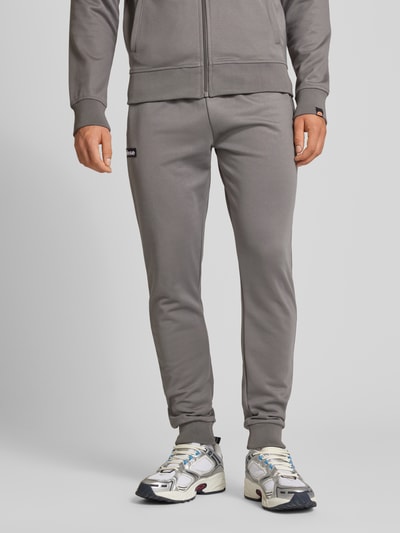 Ellesse Tapered Fit Trackpants mit Label-Badge Modell 'BERTONI' Mittelgrau 4