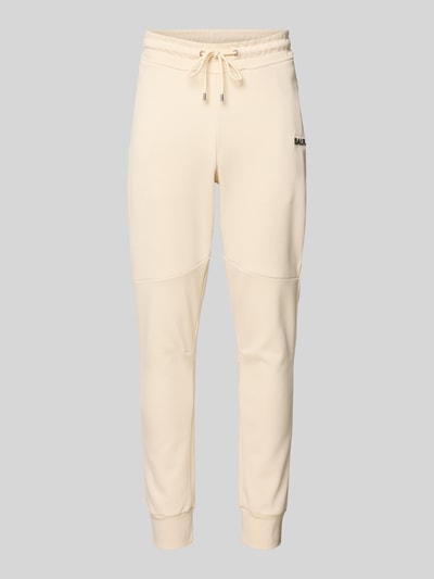 Produktfoto, Regular Fit Sweatpants mit Label-Applikation von Balr. in Beige, Baumwoll-Mix, sichtbarer Tunnelzug, glatte Textur