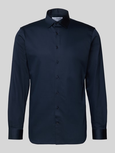 Produktfoto, dunkelblaues Slim Fit Businesshemd aus Baumwoll-Mix Modell 'FILIP' von Selected Homme, glatte Textur, klarer Schnitt