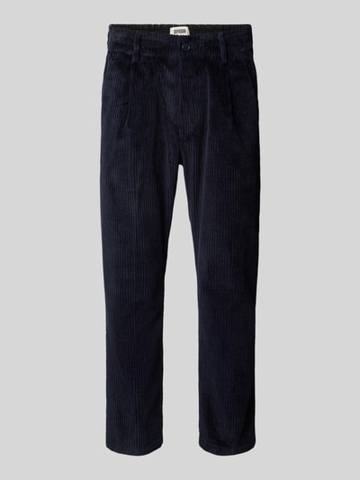 Produktfoto, dunkelblaue Straight Fit Hose aus elastischem Baumwoll-Mix in Cord-Optik, Gesäßtaschen, Modell 'Chasy' von DRYKORN, Kontext: Herren Hose mit Knopf- und Reißverschluss, Bundweite 40 cm, Innenbeinlänge 71 cm bei Größe 32/32