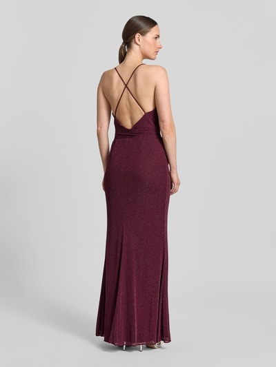 Frauenmodel trägt Abendkleid mit Herz-Ausschnitt von Laona, Maxikleid, Körpernahe Passform, Spaghettiträger, Raffung, Strukturstoff, Ganzkörperansicht Rückansicht, Rückenlänge 117 cm, Brustweite 40 cm bei Größe 36.
