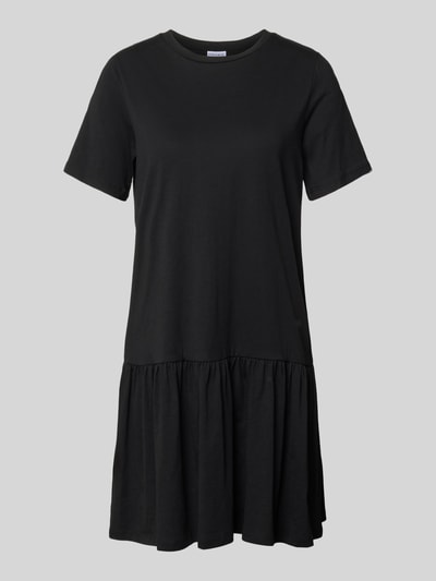 Produktfoto, czarna jednolita mini sukienka Regular Fit z krótkim rękawem, okrągłym dekoltem i falbaną z czystej bawełny Regular Fit T-Shirt-Kleid aus reiner Baumwolle Modell 'DISSO' od Pieces