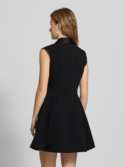 Frauenmodel trägt Minikleid mit Viskose-Anteil Modell 'Destene' von Bardot, schwarz, ausgestellte Passform, Rückenansicht, Ganzkörperansicht.