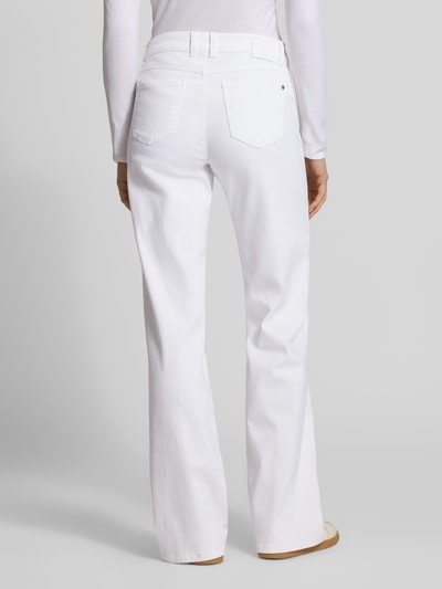 Männermodel trägt Wide Fit Jeans mit Perlen- und Strasssteinbesatz von Angels, bawełniany mix, prosty krój, 5 kieszeni, widok z tyłu.