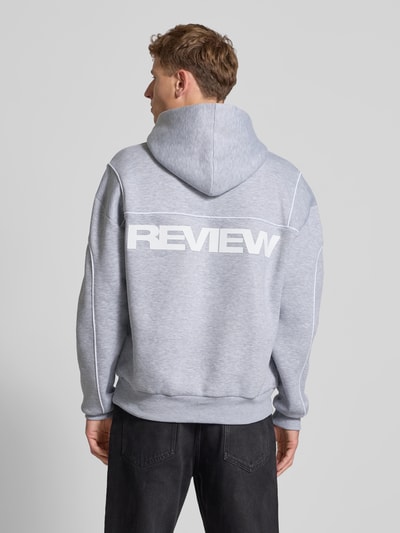 REVIEW Hoodie mit Label-Print Hellgrau Melange 5