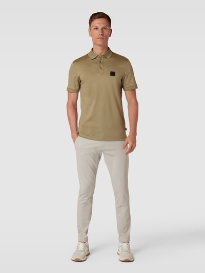 BOSS Slim Fit Poloshirt mit kurzer Knopfleiste Modell 'Parlay' Schilf 1