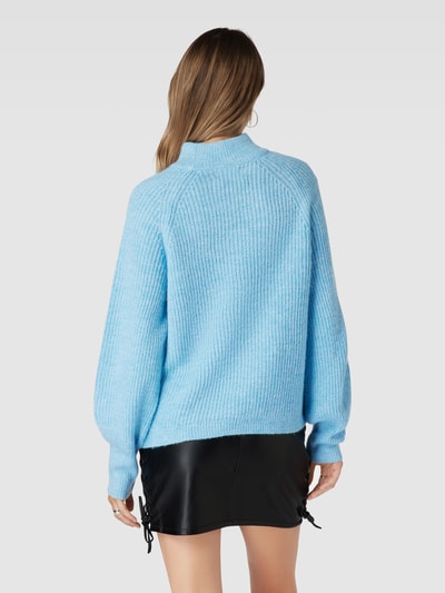 PIECES Strickpullover mit Rundhalsausschnitt Modell 'NATALEE' Hellblau Melange 5