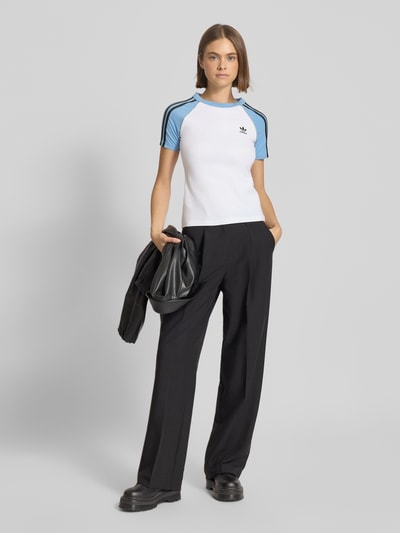 adidas Originals T-shirt z wyhaftowanym logo Biały 1