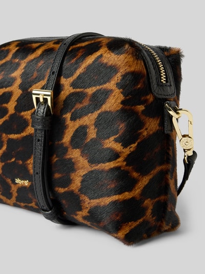 Produktfoto, Kosmetiktasche aus echt leer Modell 'KAIA' van Abro met luipaardprint, goudkleurige ritssluiting en afneembare draagriem, Labelapplicatie in metallic, Hoofdvak, binnenvak met ritssluiting, breedte 23 cm, lengte 15 cm, diepte 8 cm, bandlengte 130 cm