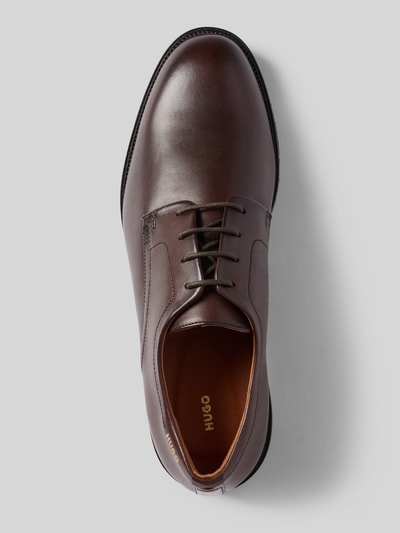 Produktfoto, dunkelbraune Oberfläche mit glattem Leder und schlichten Nähten, Schnürschuhe aus echtem Rindsleder Modell 'Ginsby_derb_lt' von HUGO, Herren Schnürschuhe von HUGO
