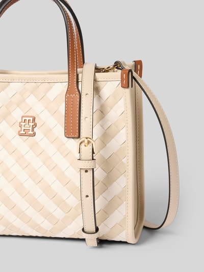 Produktfoto, Henkeltasche mit Weboptik von Tommy Hilfiger w stylu bi-color, zapięcie na magnes, główna przegroda, przegródka zapinana na zamek błyskawiczny wewnątrz, wzór wewnątrz: aplikacja z logo, uchwyt do noszenia, wykończenie materiału: tkany