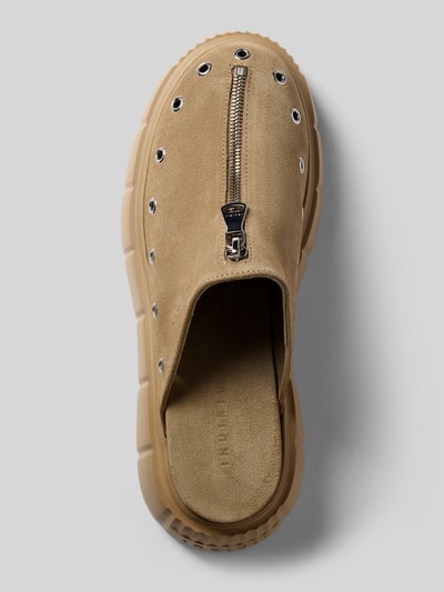 Produktfoto, Mules aus echtem Leder Modell 'Matilda' von INUIKII in Beige mit abgerundeter Passform, Loch-Optik, Reißverschluss, Logo-Detail, Absatzhöhe 7 cm bei Größe 40