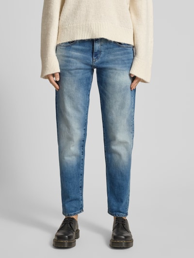Vrouwenmodel draagt Boyfriend Jeans im Used-Look Modell 'Kate Boyfriend' van G-Star Raw, blauw, katoen-elastaan, voorkant, volledige lichaamsweergave.