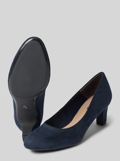 Produktfoto, dunkelblaues Velours, runde Form, leicht strukturierte podeszwa, czółenka 'Pumps mit leicht strukturierter Sohle' von Tamaris, Damen Pumps von Tamaris