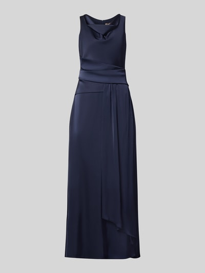 Produktfoto, Abendkleid mit Wasserfallausschnitt von Rinascimento in Dunkelblau, taillierte Passform mit Raffungen und Stoffgürtel, glatte Textur, Material-Mix mit Stretch-Anteil, Rückseitiger Reißverschluss, Rückenlänge bei Größe S 141 cm, Brustweite 41 cm
