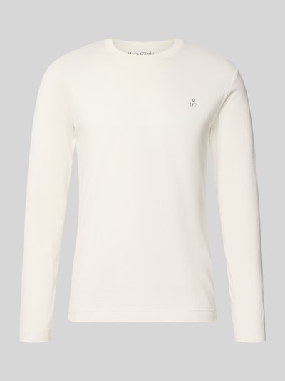 Produktfoto, Shaped Fit Langarmshirt aus reiner Baumwolle von Marc O'Polo, weiß, glatte Textur, dezentes Logo auf der Brust