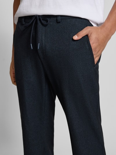 Brax Spodnie materiałowe o kroju slim fit z kieszeniami z tyłu model ‘Phil’ Granatowy 3