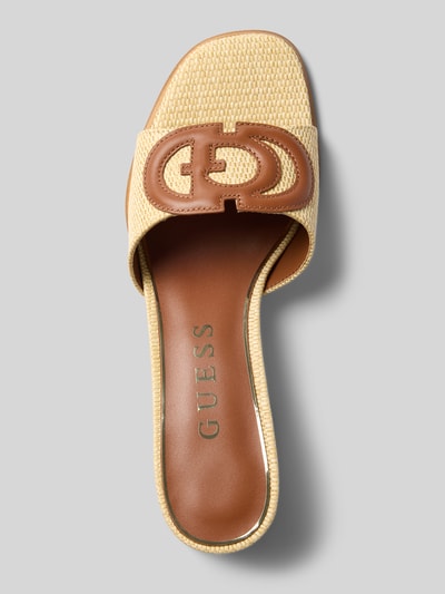 Produktfoto, Sandalette aus Leder-Mix in Bast-Optik Modell 'CERINNA2' von Guess mit Blockabsatz, glatter Sohle, Label-Applikation, beige-braun.