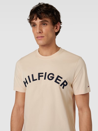 Tommy Hilfiger T-Shirt mit Label-Stitching Modell 'ARCHED TEE' Beige 3