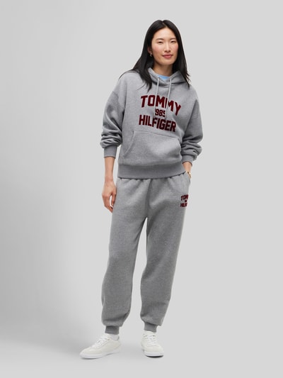 Tommy Hilfiger Relaxed Fit Hoodie aus Baumwoll-Mix Mittelgrau 1