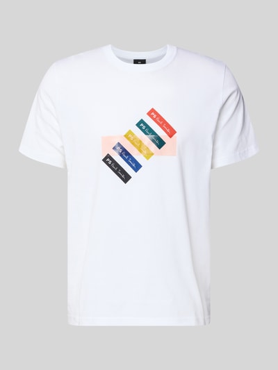 Produktfoto, weißes Regular Fit T-Shirt mit buntem Label-Print von PAUL SMITH, reine Baumwolle, Rundhalsausschnitt, Rückenlänge 71 cm.