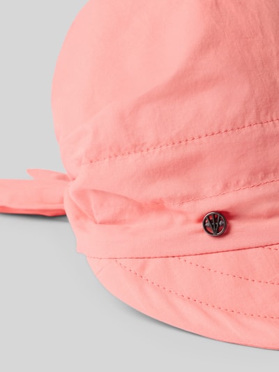 Produktfoto, Bindekappe mit Label-Detail von Loevenich in Rosa aus reiner Baumwolle, verstärkter Schirm, Bindung am Hinterkopf, glatte Textur