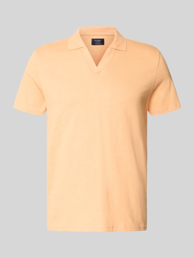 Produktfoto, Slim Fit Poloshirt mit V-Ausschnitt von MCNEAL in hellem Orange, reine Baumwolle, glatte Textur, Polokragen, kurzärmelig.