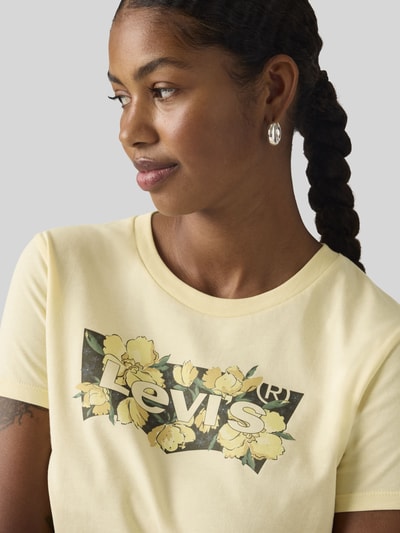 Levi's® Koszulka z nadrukiem logo, krój regular fit Pastelowy żółty 3