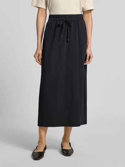 Vrouwenmodel draagt Fließender Midi-Rock aus Lyocell-Mix model 'PERLE' van Weekend Max Mara, effen zwart, zachte stof, Ganzkörperaanzicht van voren, Dames midi-rok van Weekend Max Mara