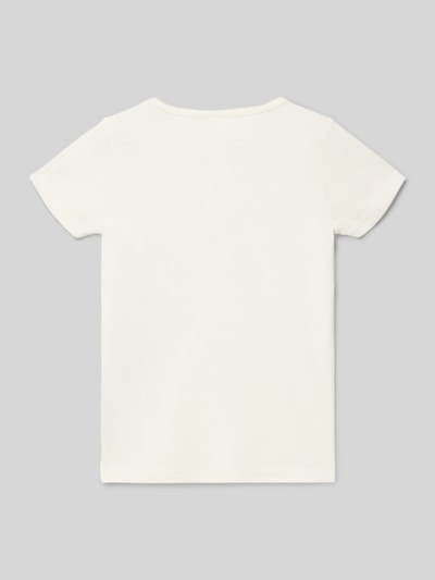 Mädchen trägt Regular Fit T-Shirt aus reiner Baumwolle von s.Oliver RED LABEL, Optik: Unifarben, Jersey, Kurzarm, Ganzkörperansicht Rückansicht.