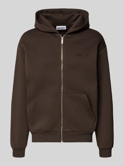 Produktfoto, dunkelbraune Sweatjacke mit Känguru-Tasche von REVIEW aus Baumwoll-Mix, Relaxed Fit, Reißverschluss, glatte Textur