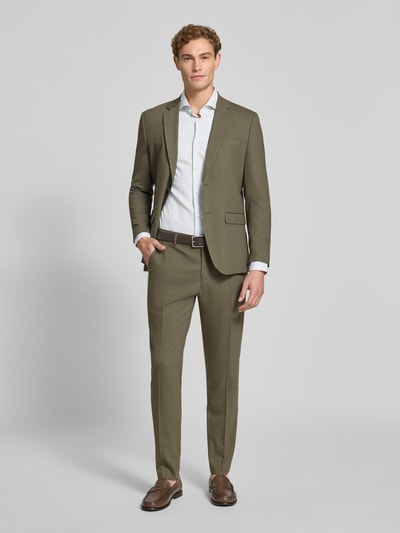 Männermodel trägt Slim Fit Businesshemd aus katoenmix model 'H-HANK-SP' van BOSS, Heren zakelijk overhemd, Ganzkörperansicht von vorne