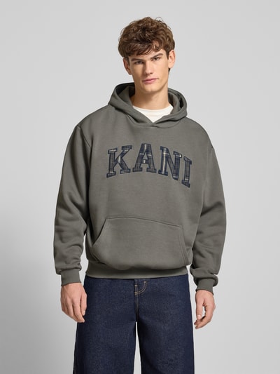 KARL KANI Hoodie met labelstitching en kangoeroezak Antraciet - 4