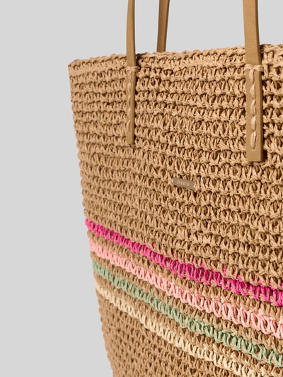 Produktfoto, Shopper mit Label-Detail Modell 'Lazey' von Barts aus grob geflochtenem Material mit brauner, rosa, pinker und grüner Struktur, Detailaufnahme. Hauptfach mit Magnetverschluss, Tragehenkel, 35 x 39 x 8 cm, Schulterriemen 58 cm.