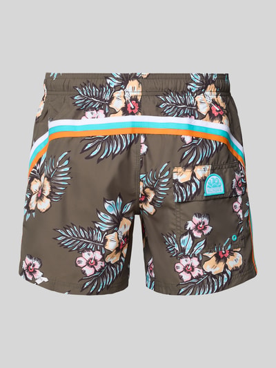 Produktfoto, Badehose mit Gesäßtasche und Label-Patch von Sundek mit floralem Muster, elastischer Bund mit Kordelzug, Eingrifftaschen, Gesäßtasche mit Klettverschluss, Label-Patch, Loose Fit, mehrfarbig, glatte Textur