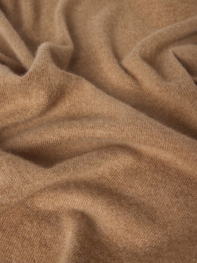 Produktfoto, Schal aus reinem Kaschmir in rechteckiger Form von Christian Berg Men, unifarben, weiche Textur, Detailaufnahme, Kontext: Herren Schal, Größe 1 Breite 45 cm, Länge 91 cm