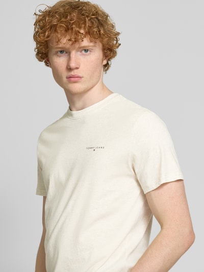 Tommy Jeans Regular fit T-shirt van puur katoen met labelprint Offwhite gemêleerd - 3