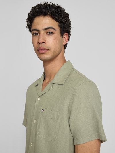 Tommy Jeans Regular Fit Freizeithemd aus Leinen-Baumwoll-Mix Oliv 3
