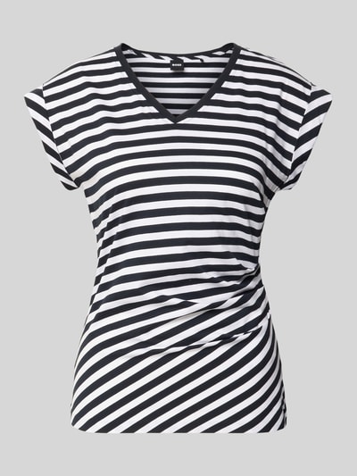 Produktfoto, Slim Fit T-Shirt aus reiner Baumwolle Modell 'EVKA' von BOSS, schwarz-weiß gestreift, V-Ausschnitt, kurzarm, feine Rippstruktur, unifarbene Optik mit Raffung, fein strukturierte Oberfläche