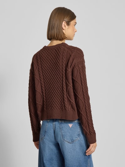 Guess Jeans Strickpullover mit Strukturmuster und Rundhalsausschnitt Dunkelbraun 5