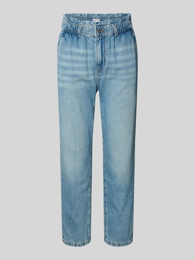 Produktfoto, Mom Fit Jeans im Used-Look mit elastischem Bund von Jake*s Casual, jasnoniebieski denim, czysta bawełna, krój mom fit, modne przetarcia, elastyczny pas, kieszenie z przodu, szerokość w rozmiarze 36: 36 cm, długość nogawki wewnętrznej w rozmiarze 36: 65 cm