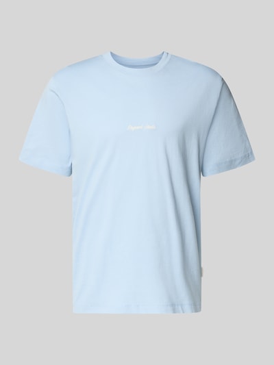 Productfoto, lichtblauw T-shirt met label-stitching model 'NORREBRO' van Jack & Jones, pure katoen, regular fit, geribde ronde hals.