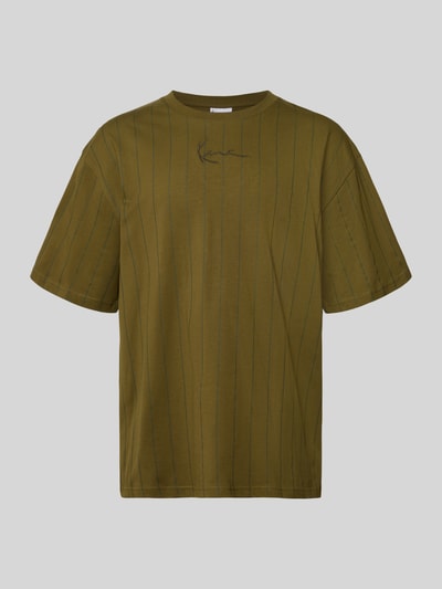 Produktfoto, Relaxed Fit T-Shirt mit Logo-Stitching von KARL KANI in Olivgrün, schmale Streifen, Reine Baumwolle, Rundhalsausschnitt, Rückenlänge 71 cm