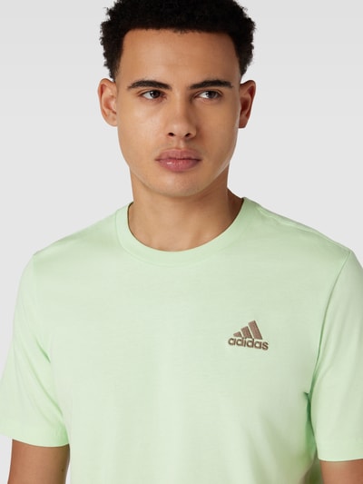 ADIDAS SPORTSWEAR T-Shirt mit Label-Stitching Hellgruen 3