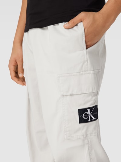 Calvin Klein Jeans Cargobroek met opgestikte zakken Zilver - 3