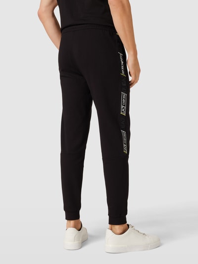 EA7 Emporio Armani Sweatpants mit Label-Design Black 5