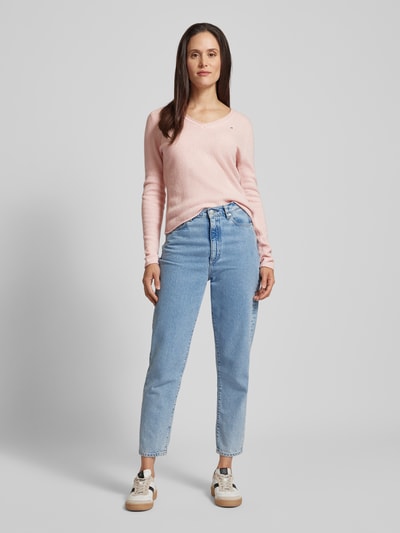 Tommy Hilfiger Pullover mit abgerundetem V-Ausschnitt Modell 'SOFT WOOL' Rosa 1