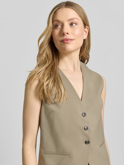 Frauenmodel trägt Weste mit Paspeltaschen Modell 'SATOVA' von Samsøe Samsøe in Beige, Regular Fit, Material-Mix, Nahaufnahme Oberkörper.